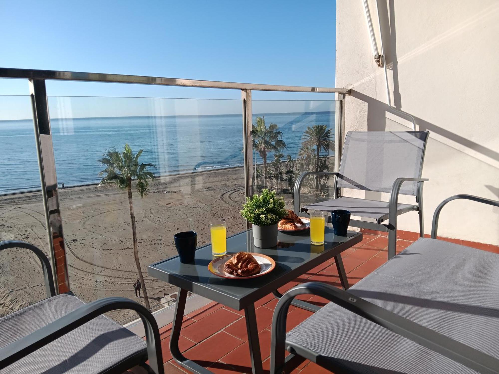 Alojamiento Iberia Playa Estepona Exterior foto